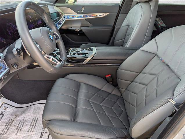 Used 2025 BMW 760i xDrive w/ Executive Package image 17