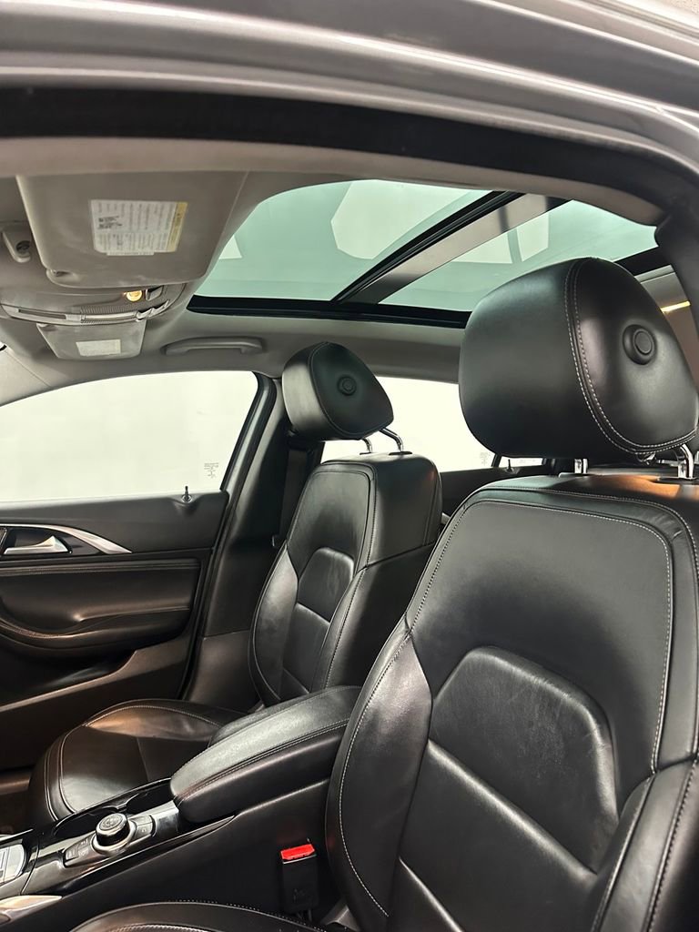 Used 2017 INFINITI QX30 Premium w/ Navigation Package image 12