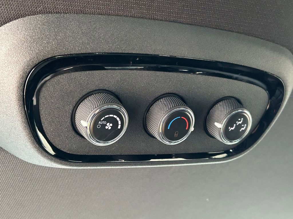 Used 2024 Dodge Durango GT image 25