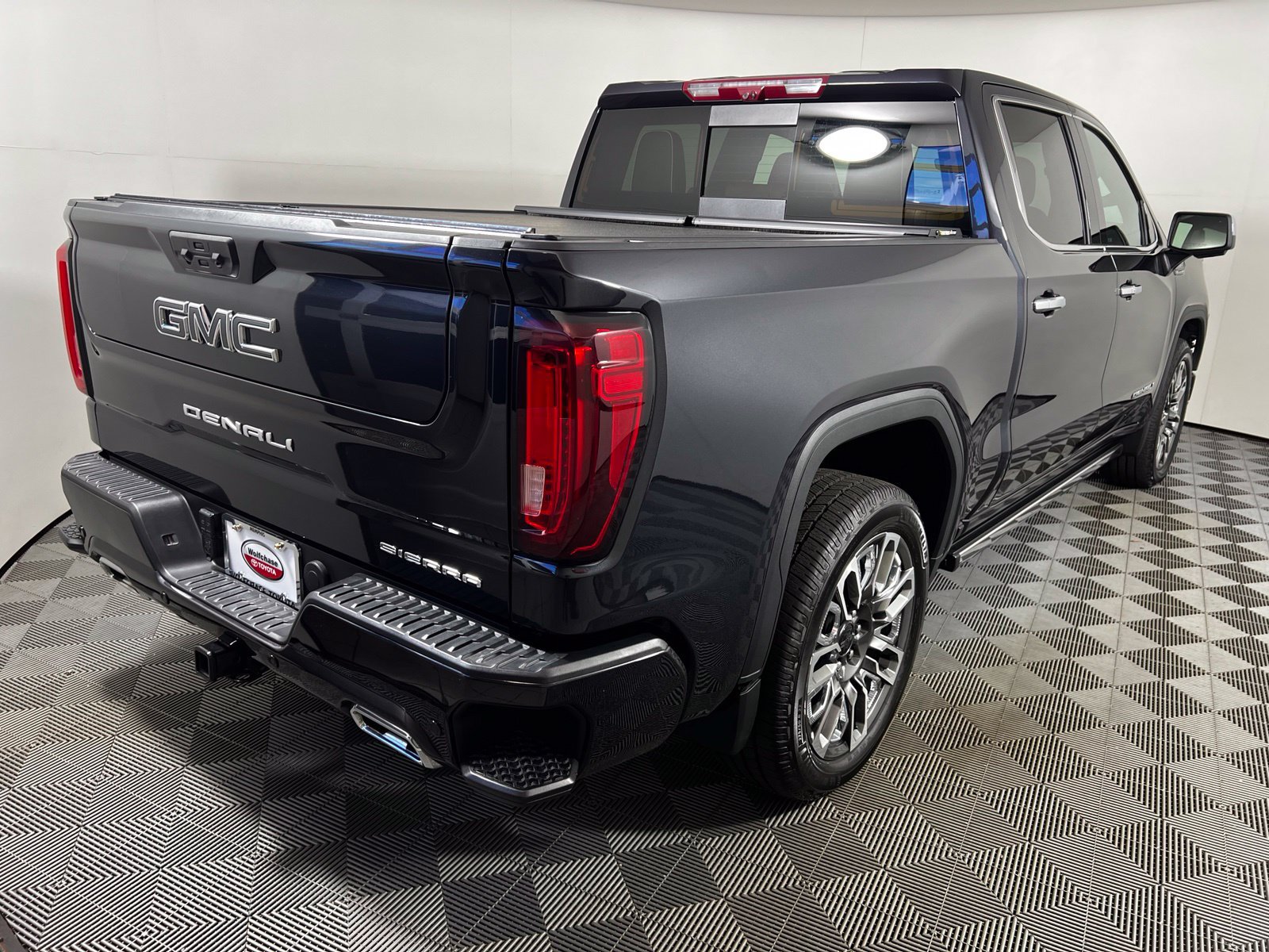 Used 2025 GMC Sierra 1500 Denali Ultimate AWD/4WD image 5
