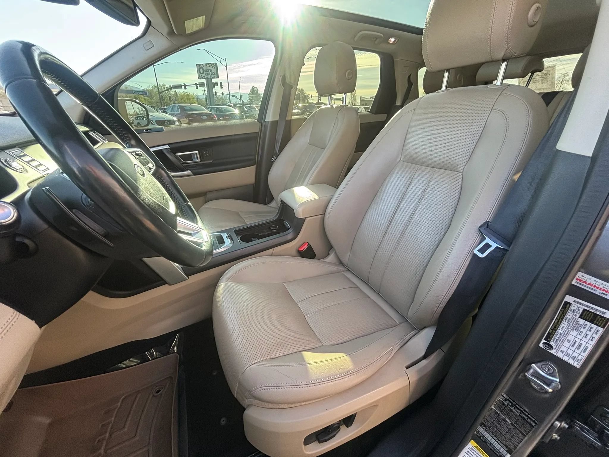 Used 2016 Land Rover Discovery Sport HSE AWD/4WD image 9