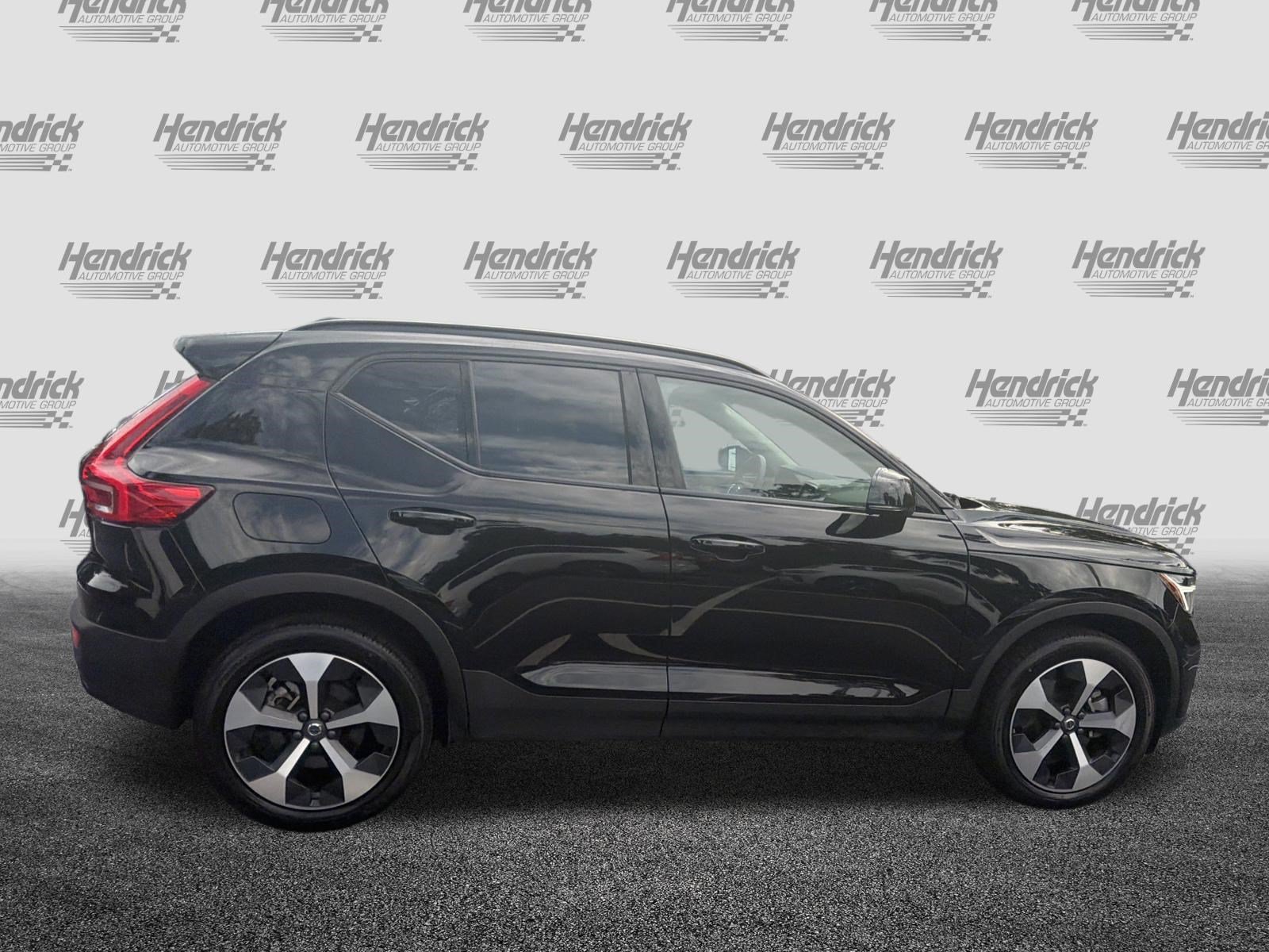 Certified 2025 Volvo XC40 B5 Plus AWD/4WD image 11
