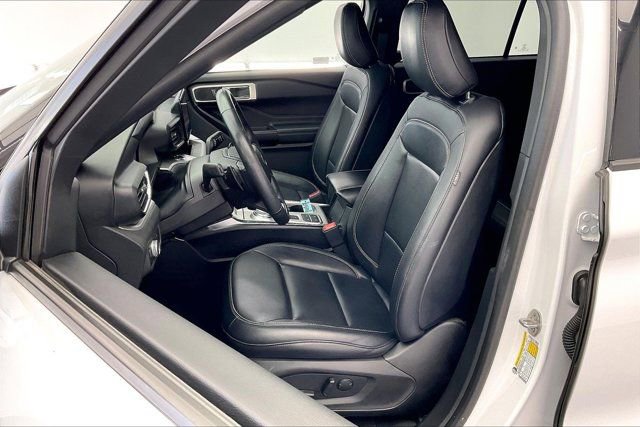 Used 2020 Ford Explorer XLT w/ Equipment Group 202A image 17