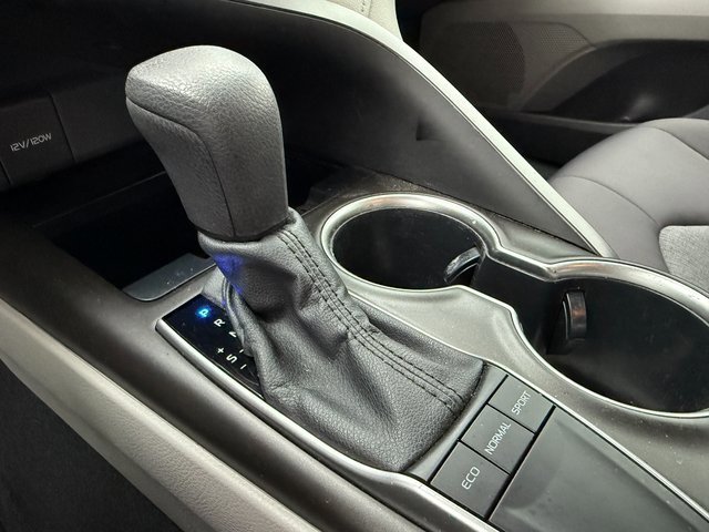 Used 2022 Toyota Camry LE image 14