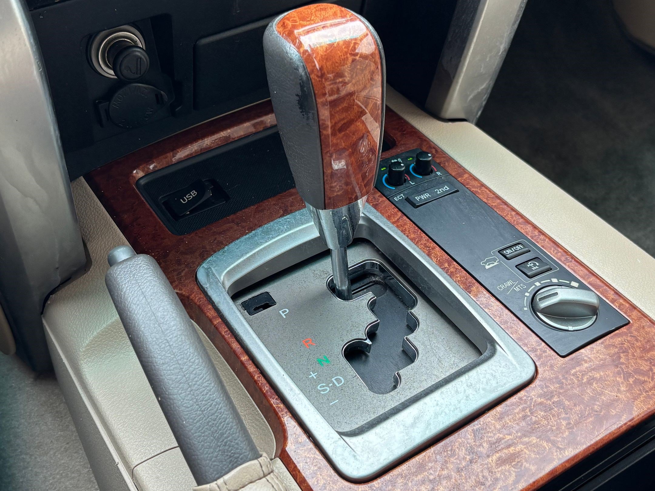 Used 2013 Toyota Land Cruiser image 22