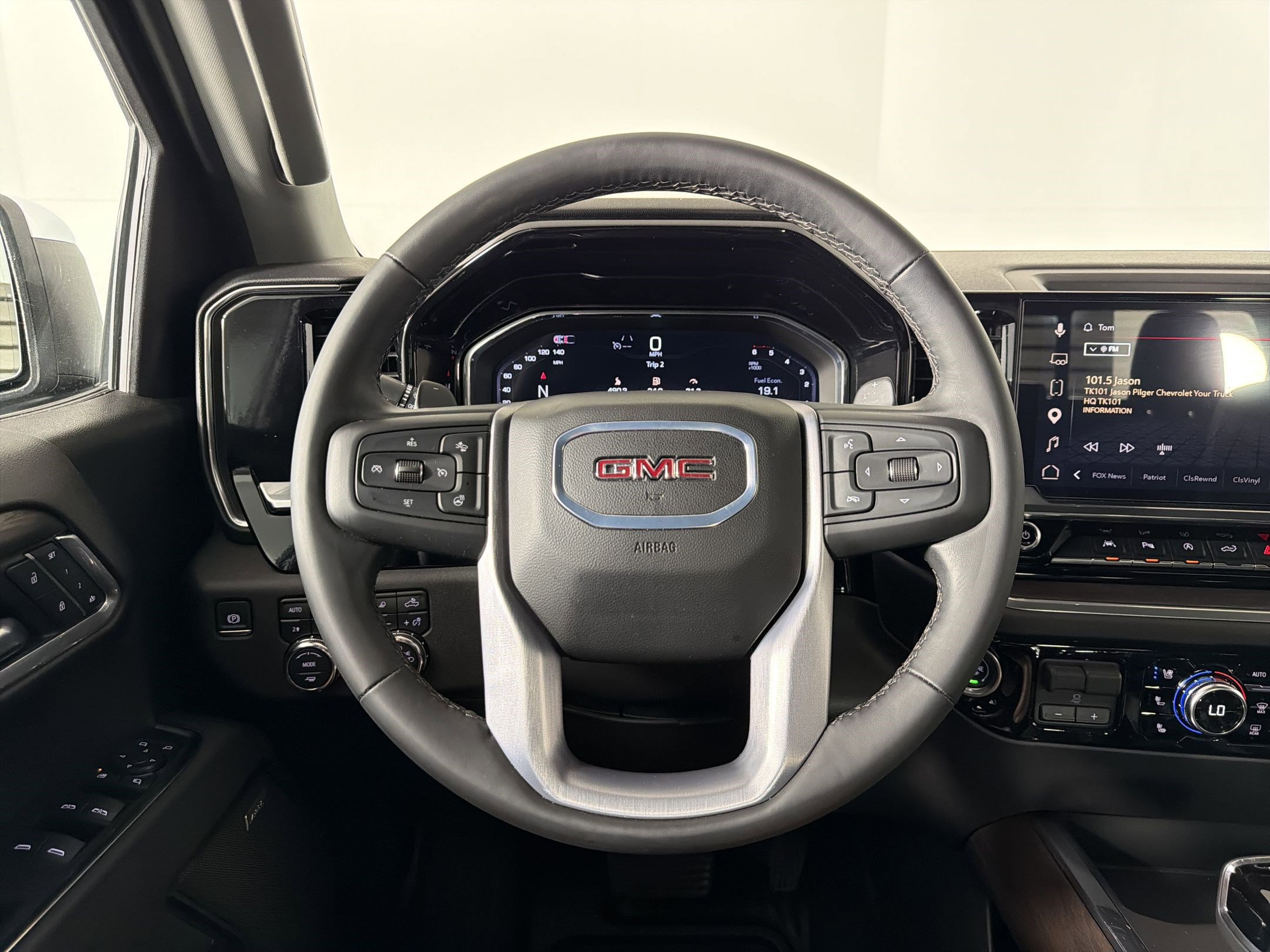 Used 2025 GMC Sierra 1500 SLT w/ SLT Premium Plus Package AWD/4WD image 22