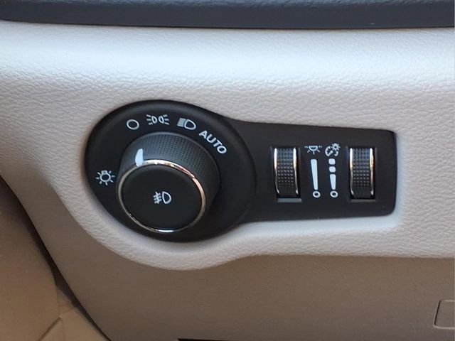 Used 2024 Chrysler Pacifica Touring-L image 26