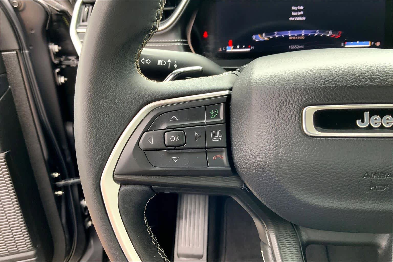 Used 2023 Jeep Grand Cherokee Laredo X RWD image 21