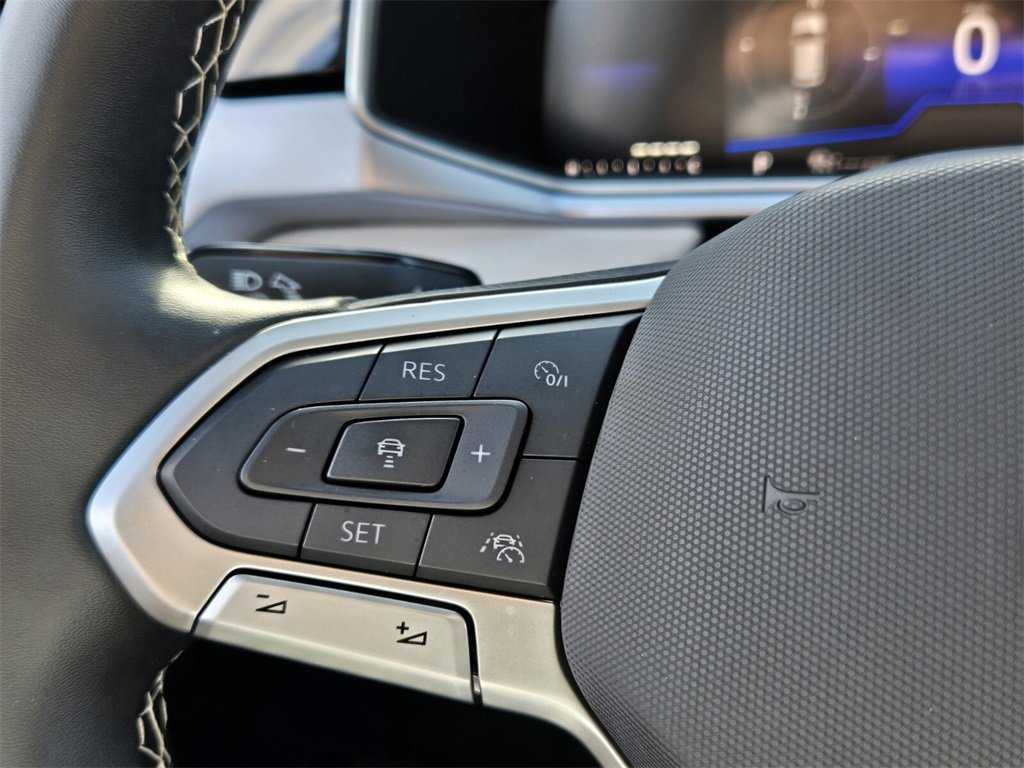 Certified 2025 Volkswagen Taos SE w/ Panoramic Sunroof Package image 25