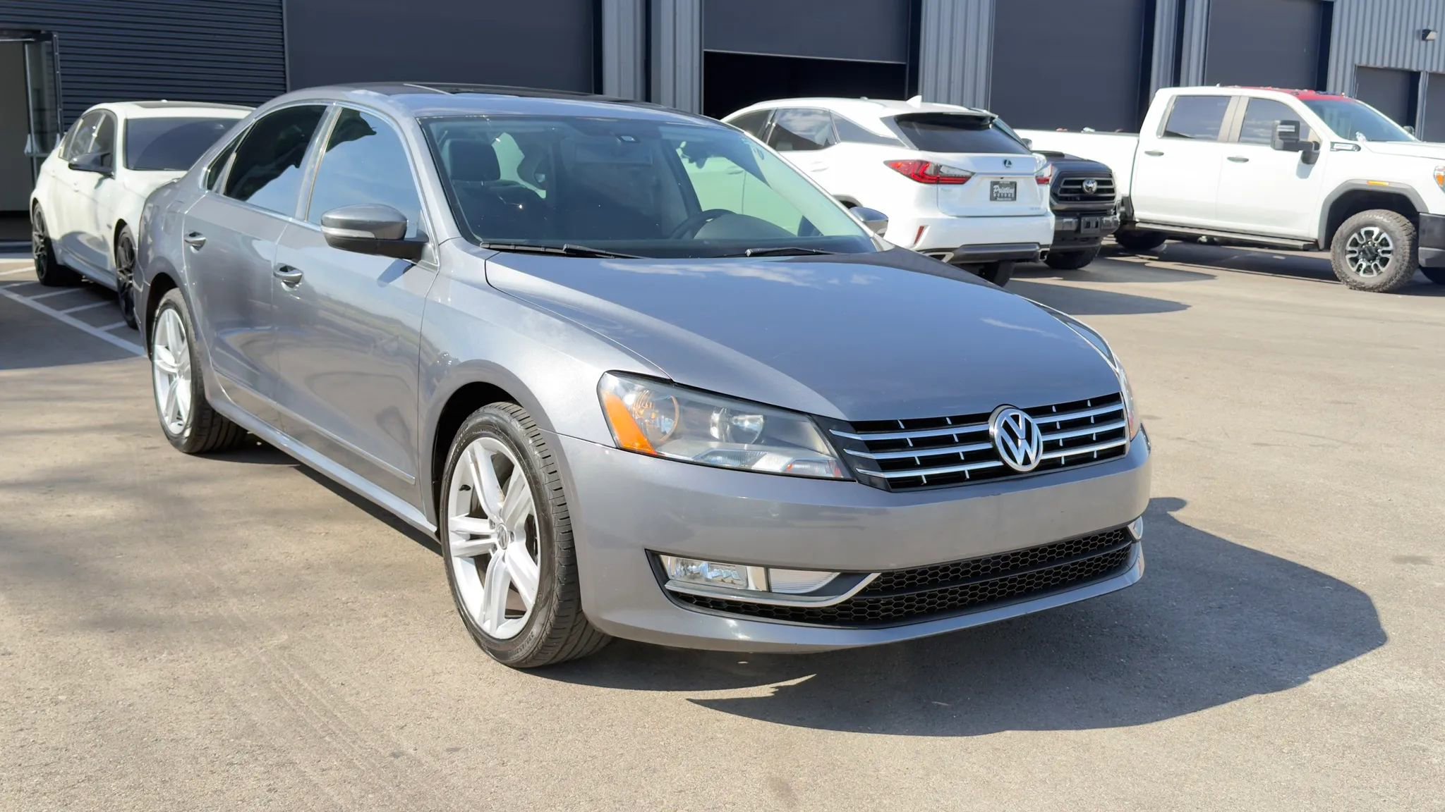 Used 2013 Volkswagen Passat TDI SEL Premium FWD image 2