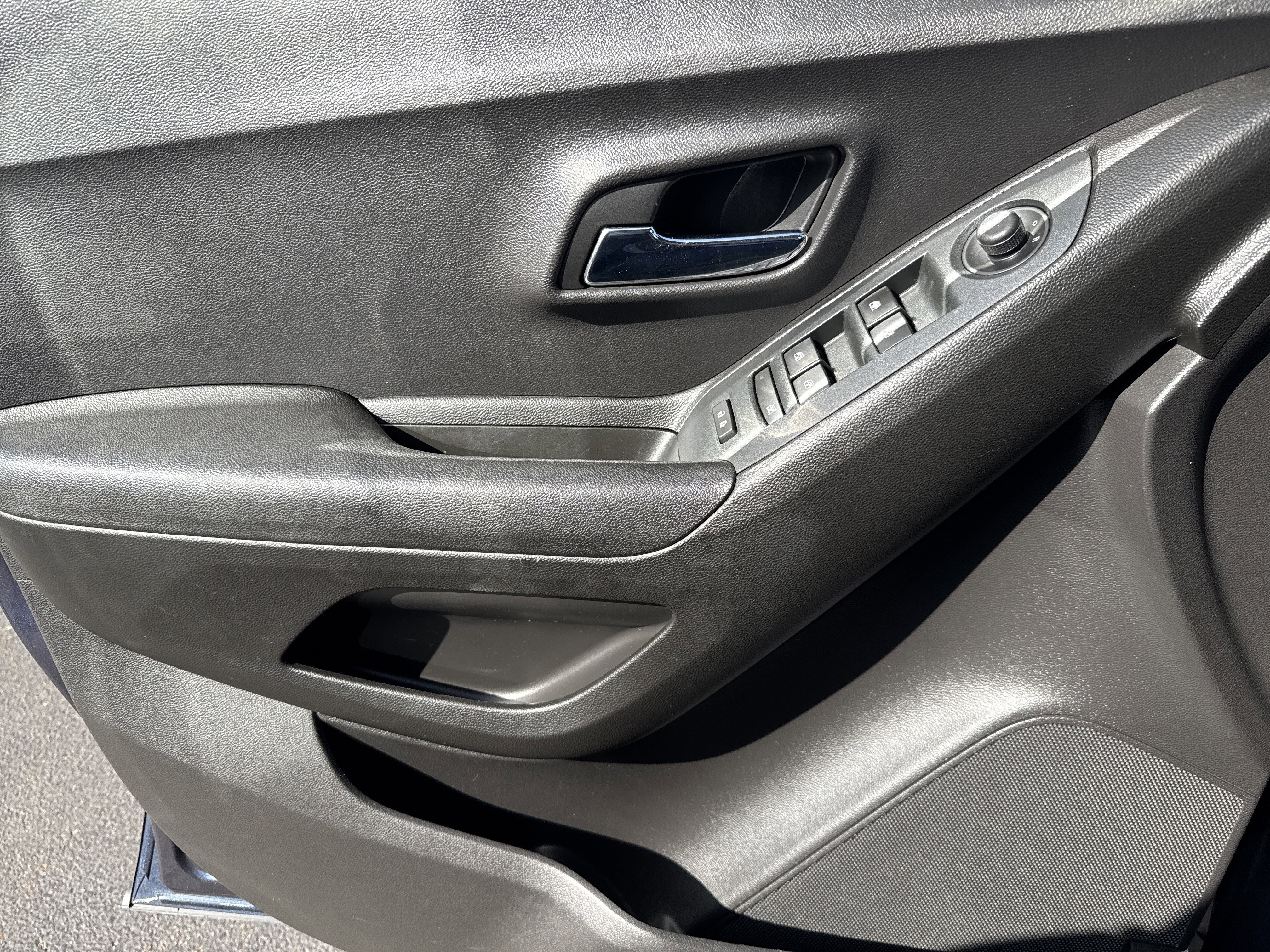 Used 2018 Chevrolet Trax LS image 14