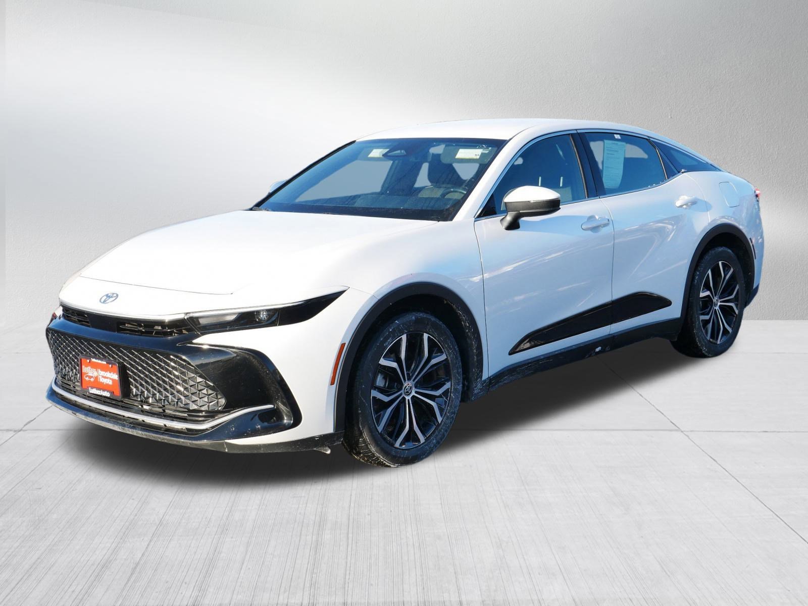 Used 2024 Toyota Crown XLE image 3