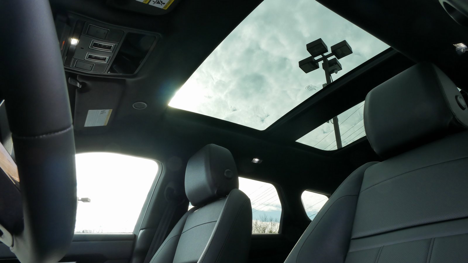 Used 2024 Land Rover Range Rover Evoque Dynamic SE image 37