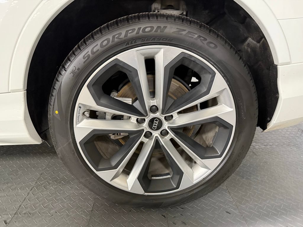 Used 2022 Audi Q7 3.0T Premium Plus w/ Premium Plus Package AWD/4WD image 7