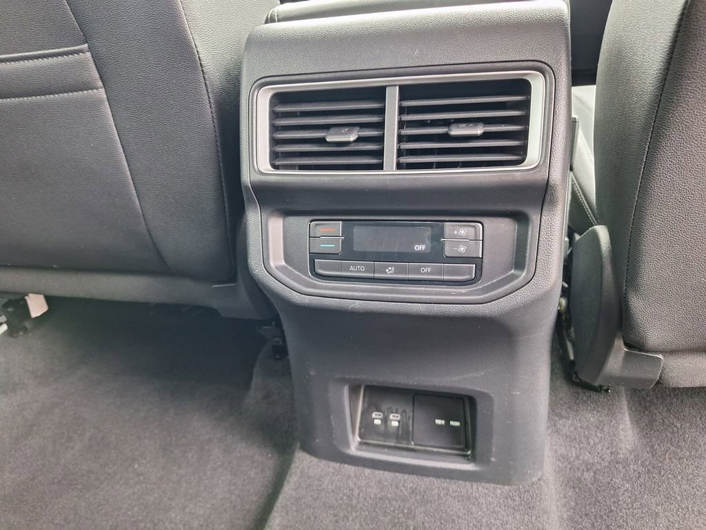 Used 2025 Volkswagen Atlas SE FWD image 33