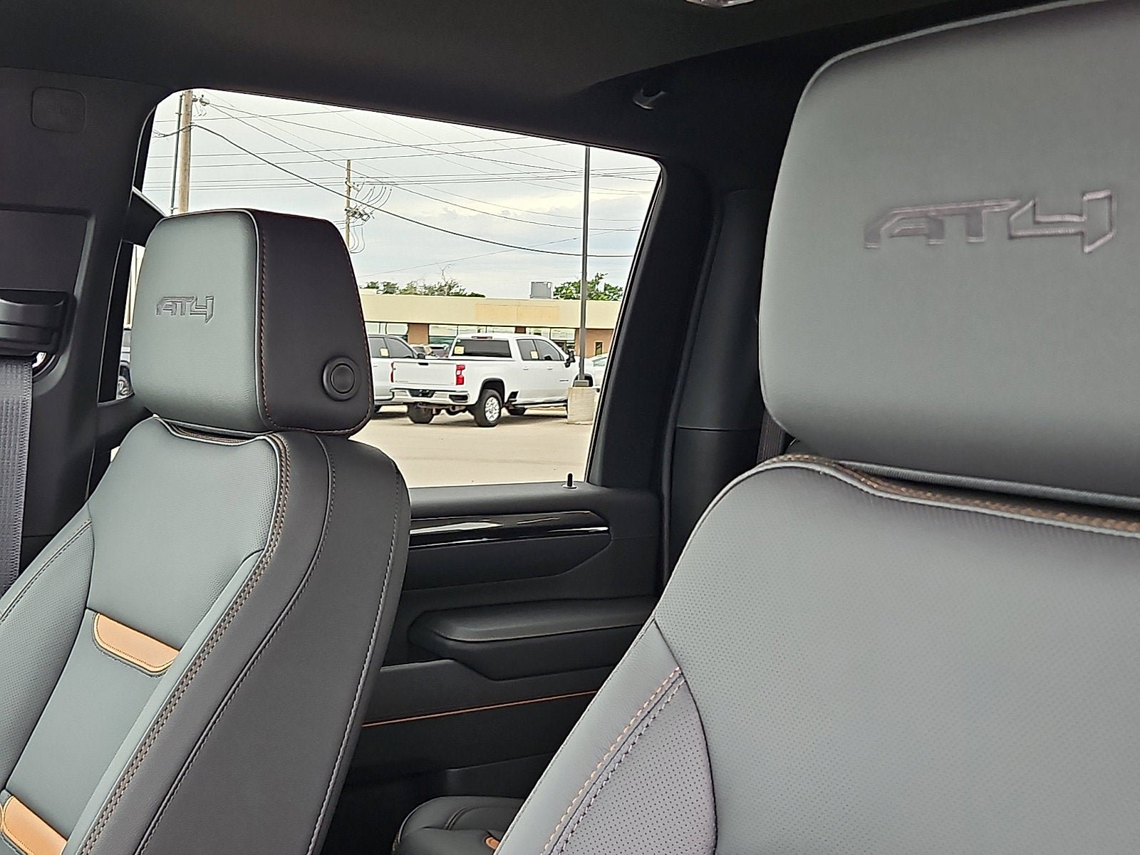New 2026 GMC Sierra 2500 AT4 w/ AT4 Premium Plus Package AWD/4WD image 11