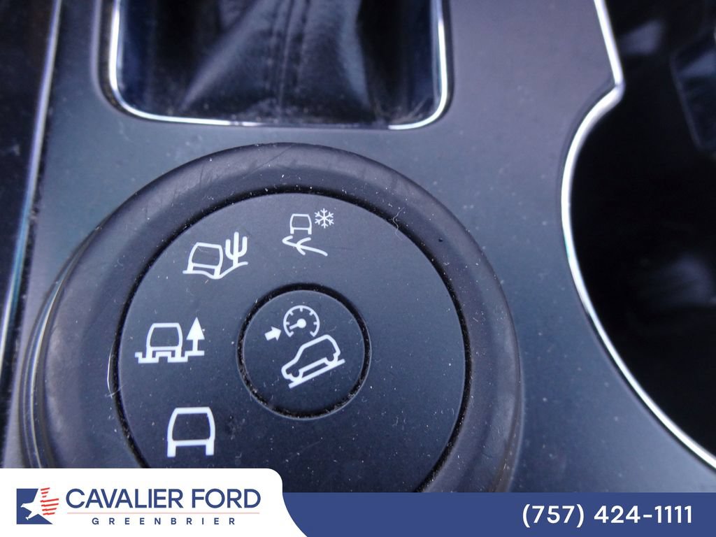 Used 2016 Ford Explorer XLT w/ Equipment Group 202A AWD/4WD image 10