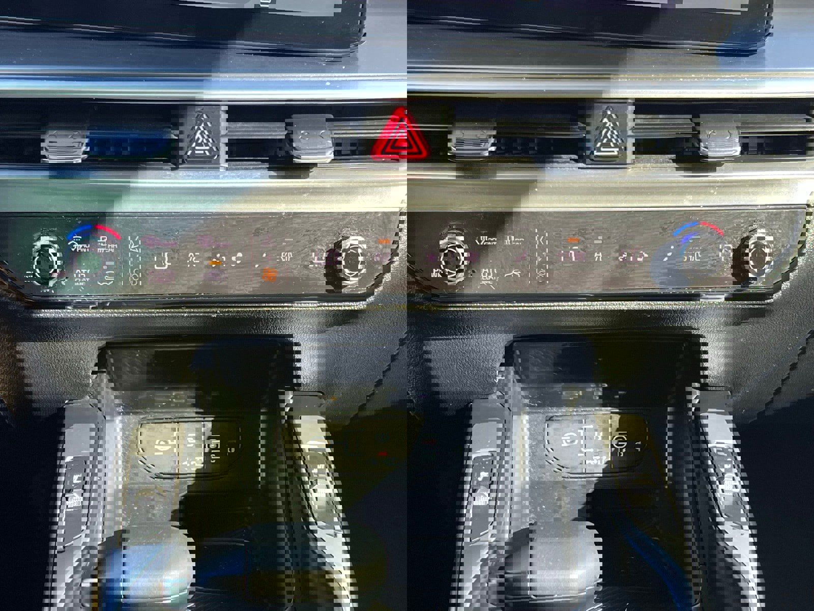 Used 2024 Kia Sorento S w/ Panoramic Sunroof Package image 34