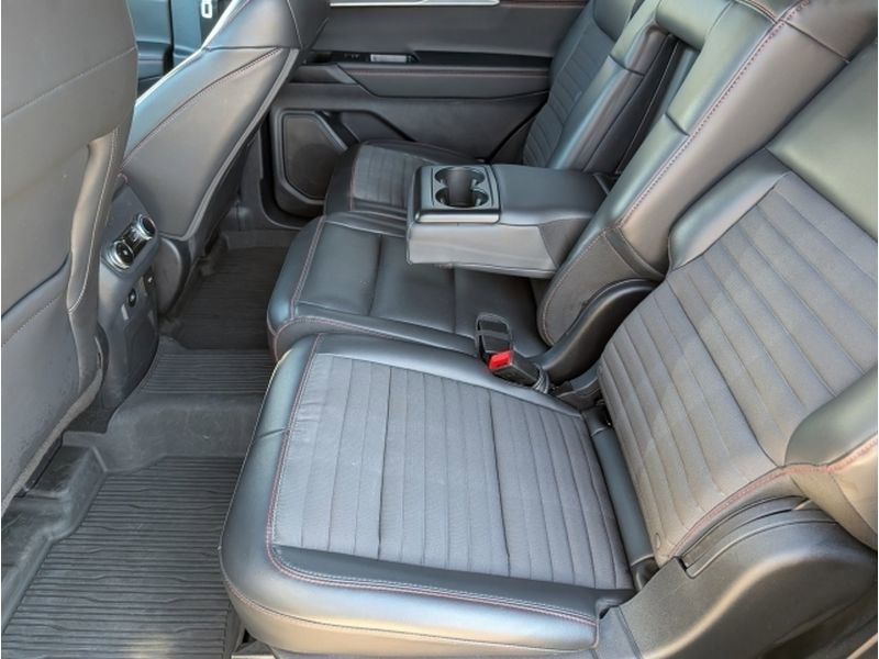 Used 2025 Ford Explorer ST-Line w/ ST-Line Street Pack image 10