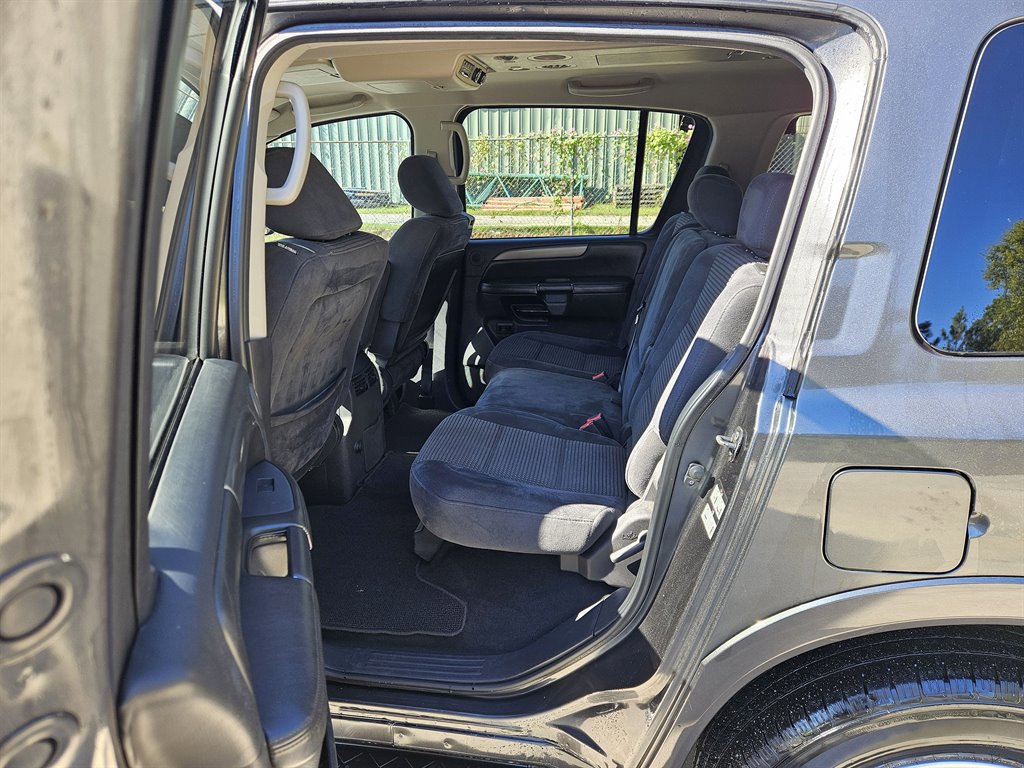 Used 2011 Nissan Armada SV image 7