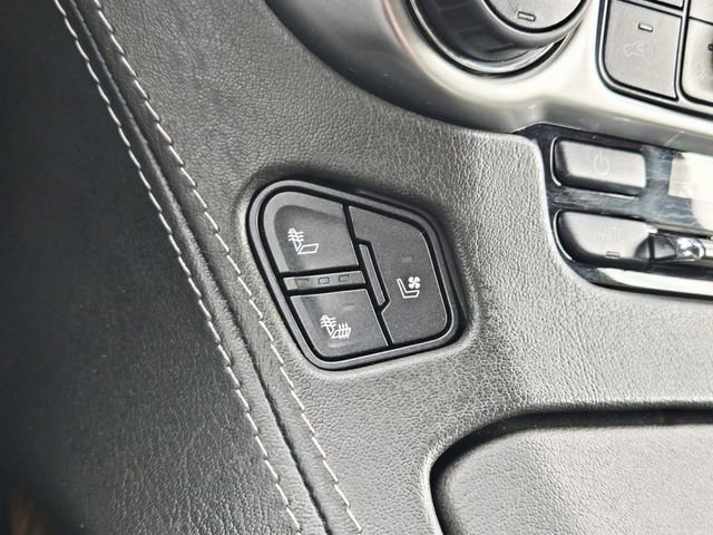 Used 2020 Chevrolet Suburban Premier w/ Premier 6.2L Value Package image 32