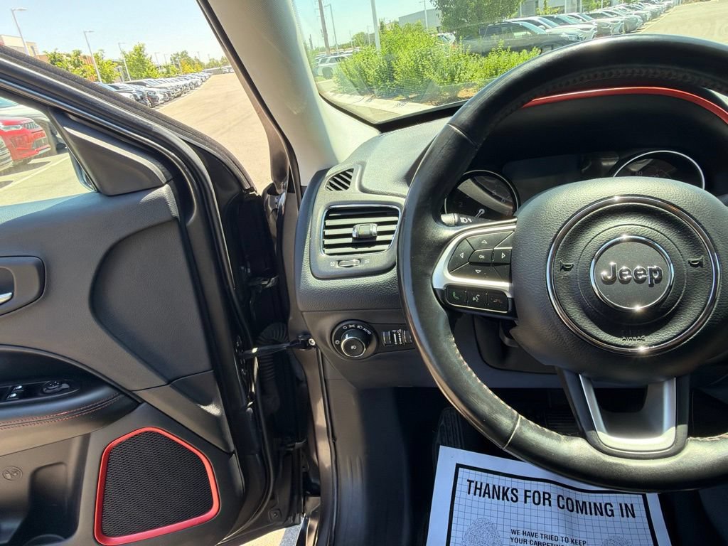 Used 2019 Jeep Compass Trailhawk w/ Leather Interior Group AWD/4WD image 24