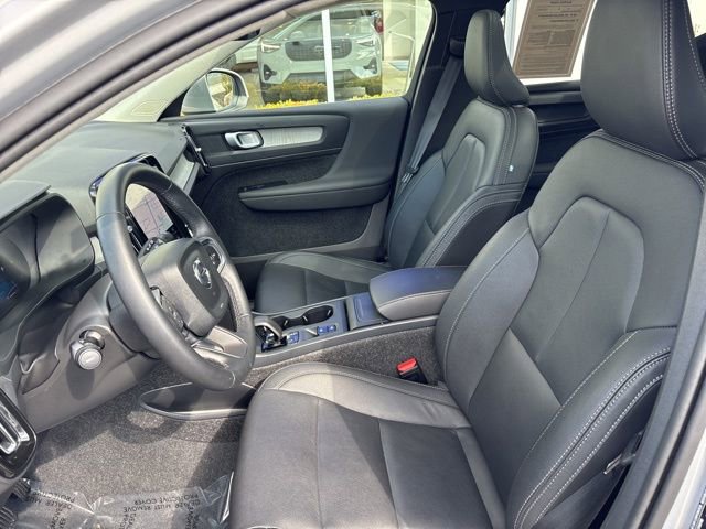 Used 2025 Volvo XC40 B5 Core image 18