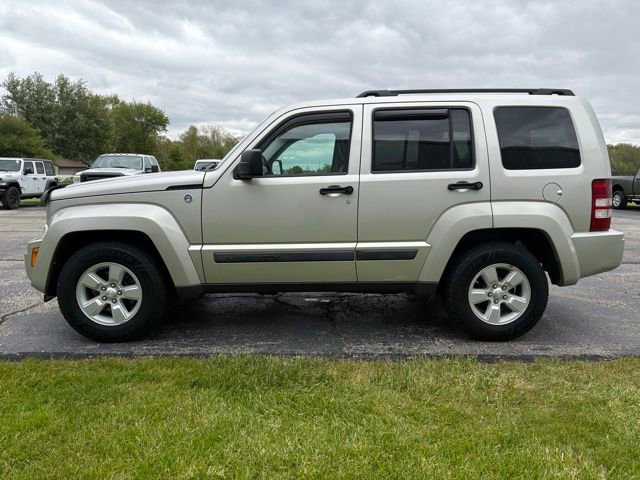 Used 2009 Jeep Liberty Sport w/ Popular Equipment Group AWD/4WD image 6