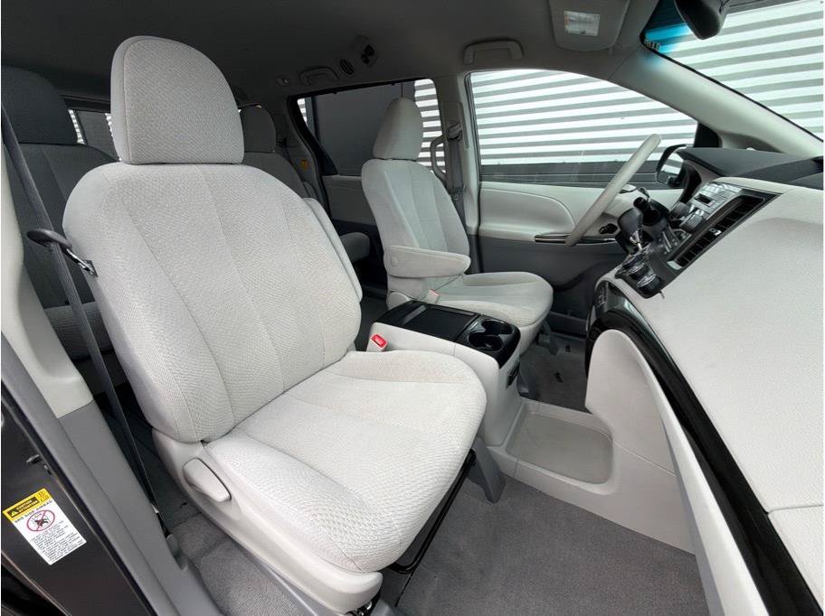 Used 2011 Toyota Sienna LE w/ Towing Pkg FWD image 22