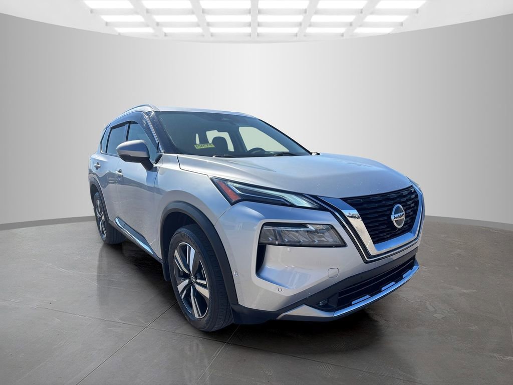 Used 2021 Nissan Rogue Platinum image 2