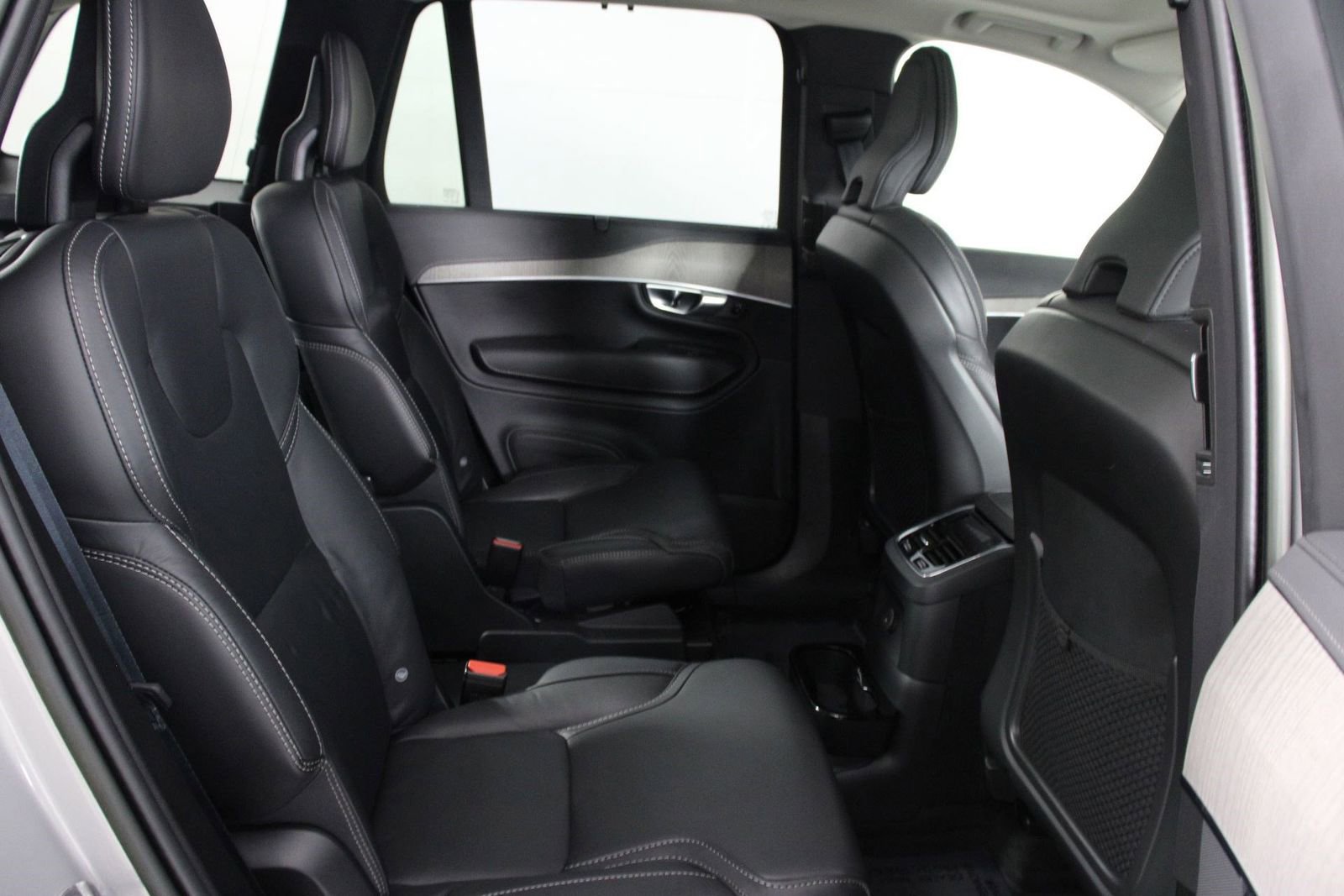 Used 2023 Volvo XC90 T8 Ultimate image 30