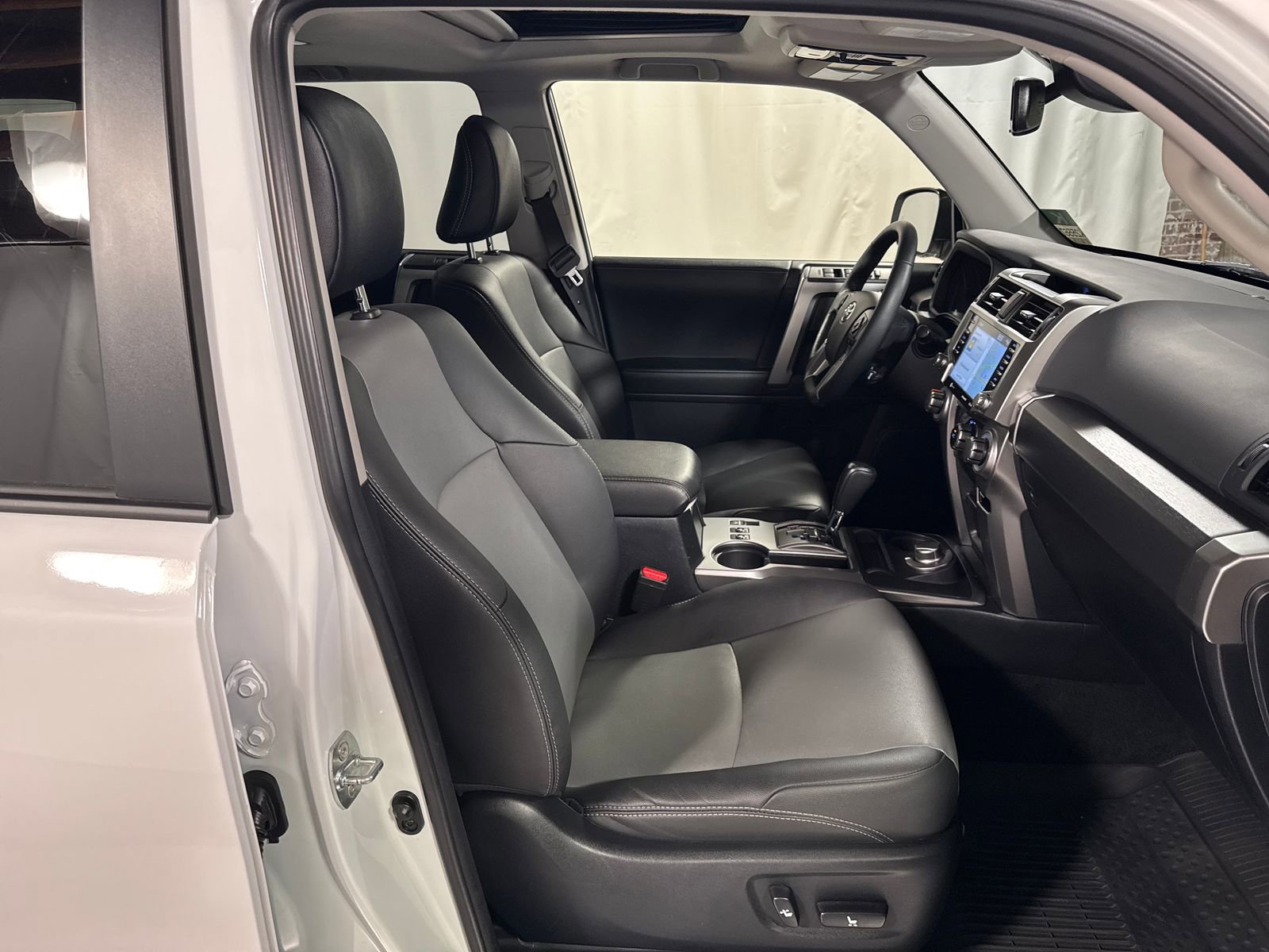 Used 2024 Toyota 4Runner SR5 Premium w/ Moonroof Package AWD/4WD image 29
