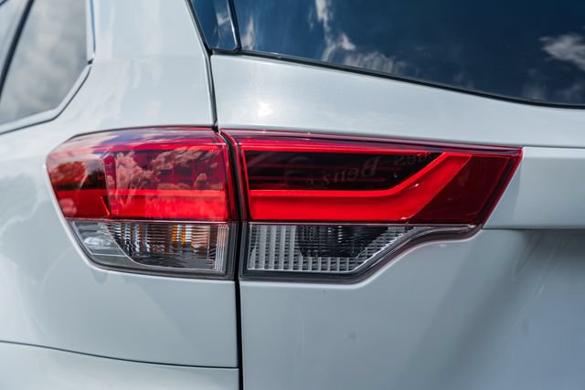Used 2019 Toyota Highlander Limited Platinum AWD/4WD image 7