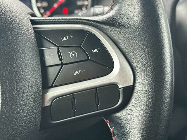 Used 2019 Jeep Renegade Trailhawk AWD/4WD image 30
