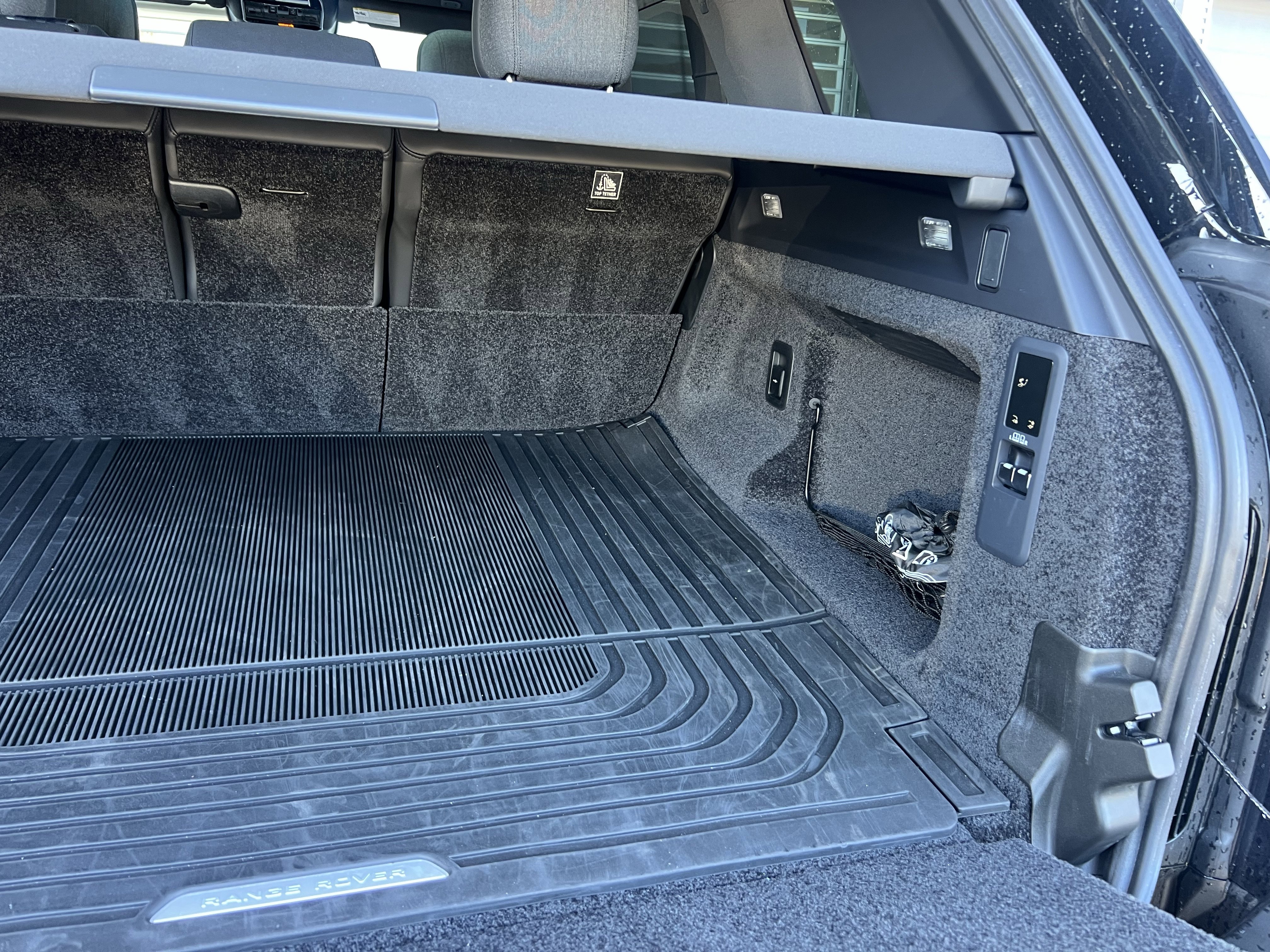 Used 2025 Land Rover Range Rover SE image 34