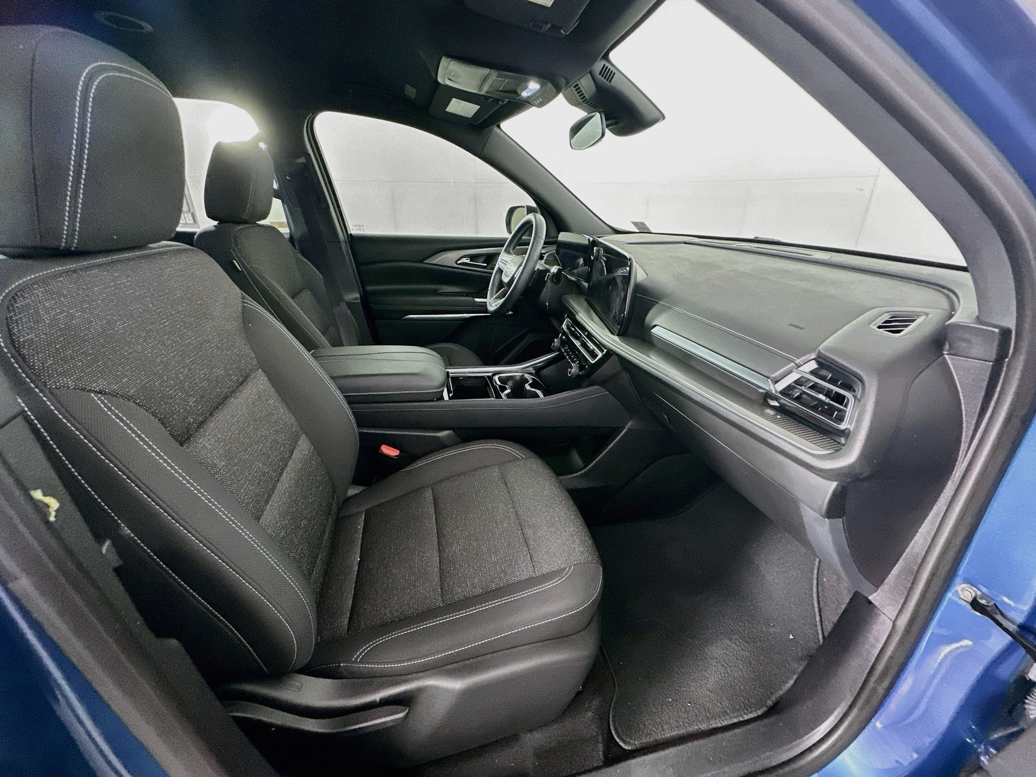 Used 2024 Chevrolet Traverse LS FWD image 31