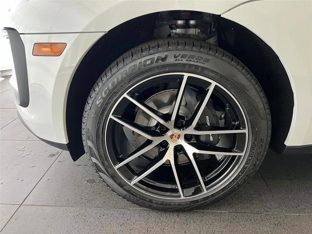 New 2026 Porsche Macan AWD/4WD image 10