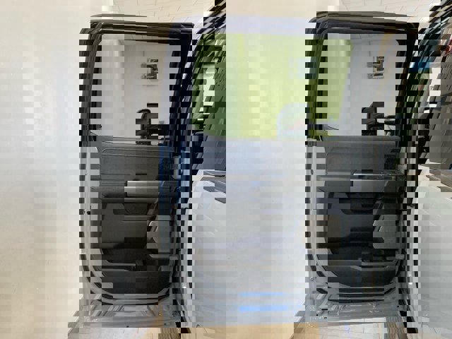 New 2026 Ford F250 Lariat w/ Black Appearance Package image 8