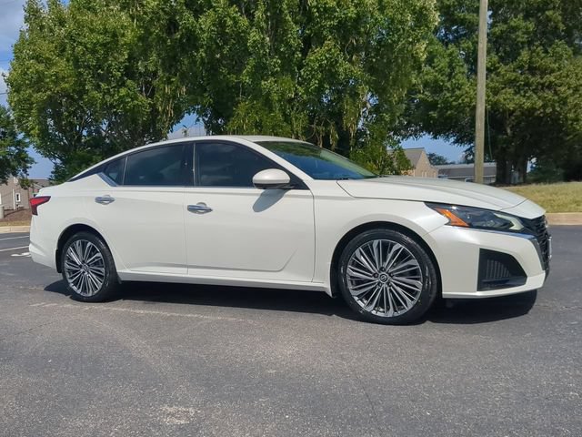 Used 2023 Nissan Altima 2.5 SL AWD/4WD image 2