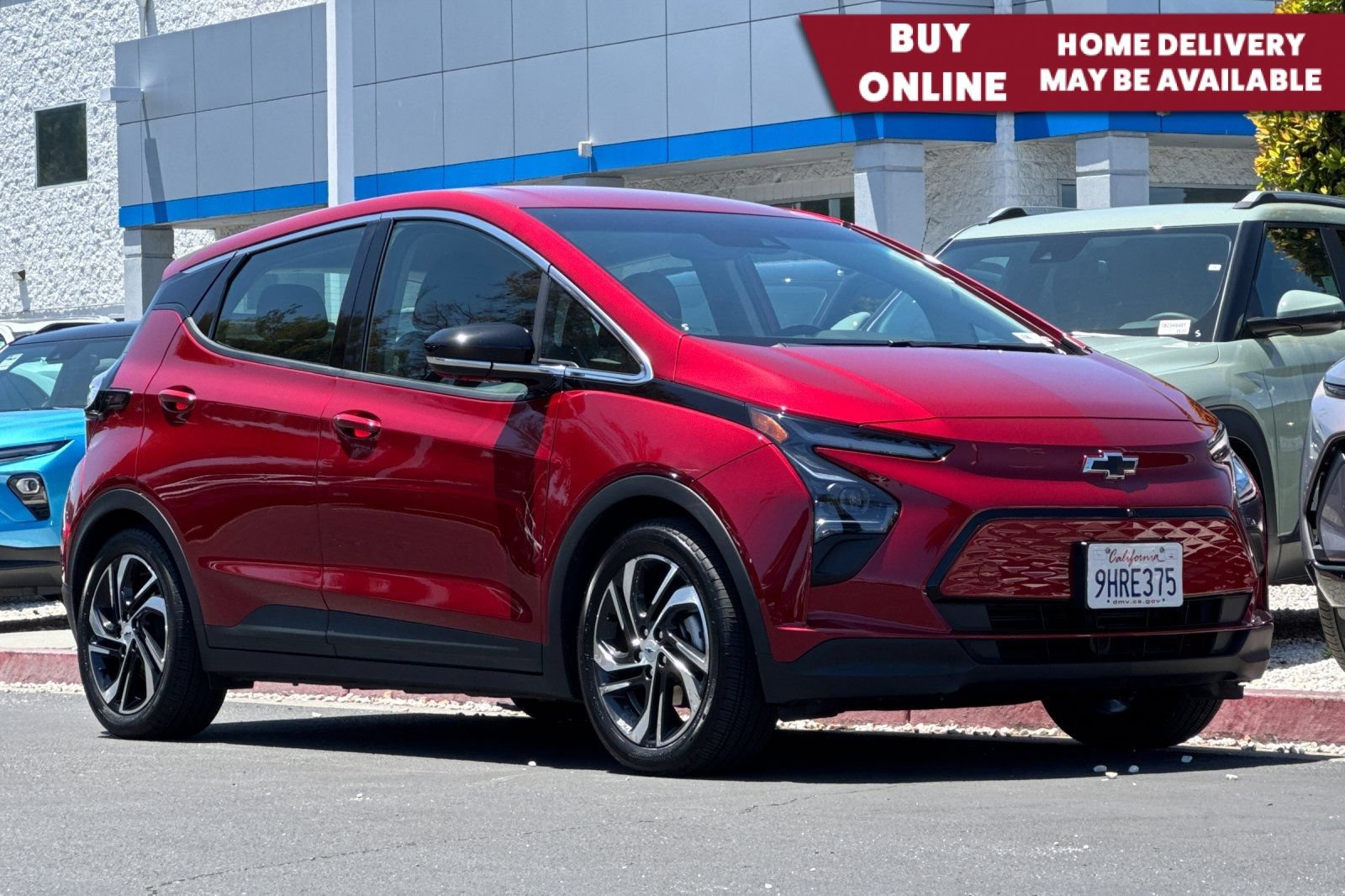 Used 2023 Chevrolet Bolt LT w/ Infotainment Package FWD image 1
