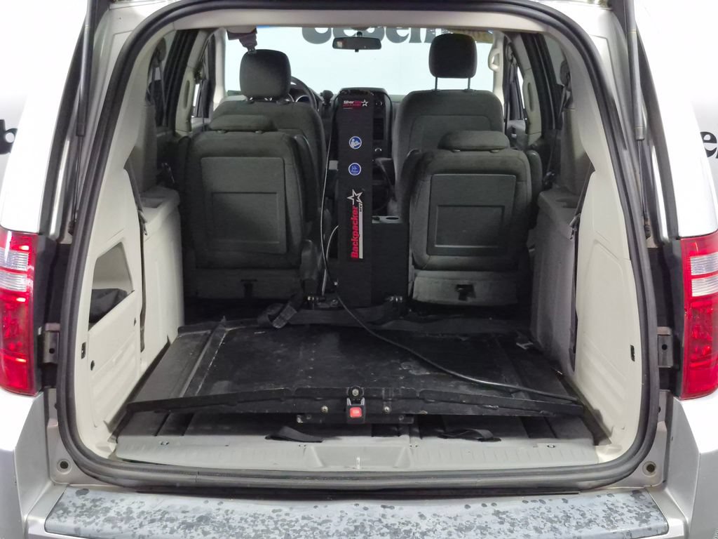 Used 2008 Dodge Grand Caravan SE FWD image 22