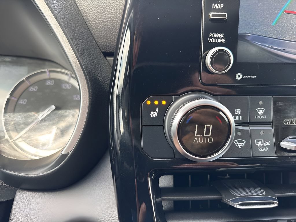 Used 2022 Toyota Highlander XLE FWD image 21