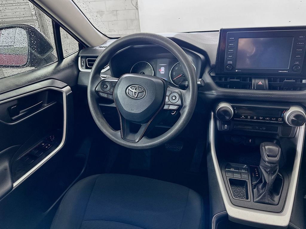 Used 2021 Toyota RAV4 LE image 16