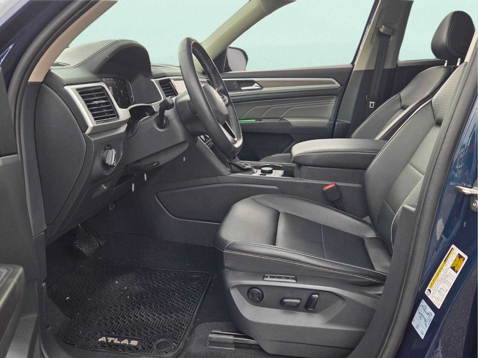 Used 2022 Volkswagen Atlas SEL AWD/4WD image 2
