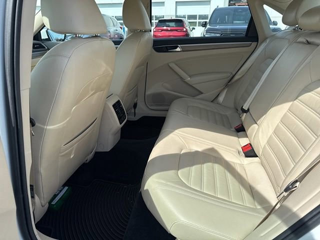 Used 2017 Volkswagen Passat 1.8T SEL Premium image 15