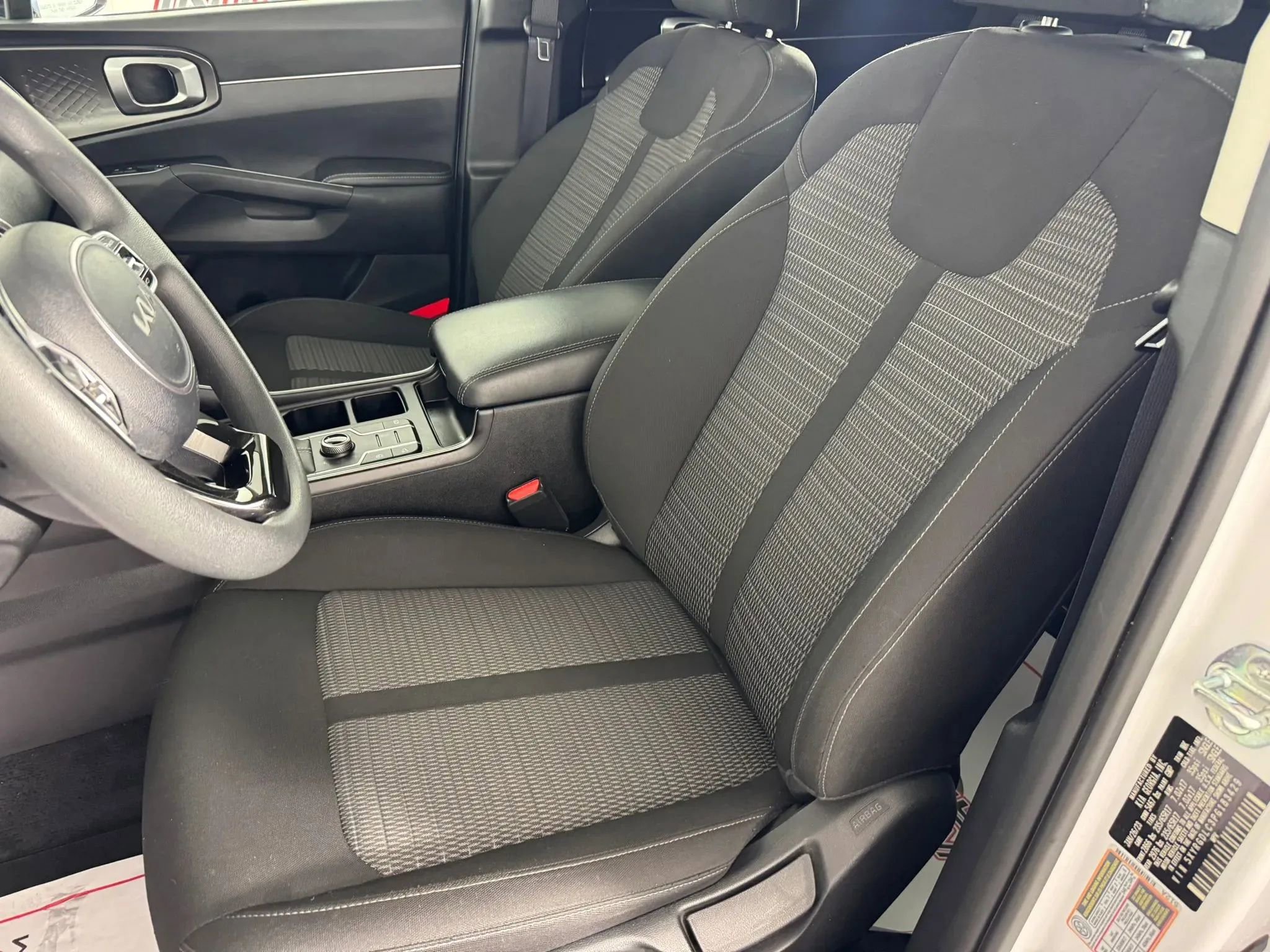 Used 2023 Kia Sorento LX AWD/4WD image 31