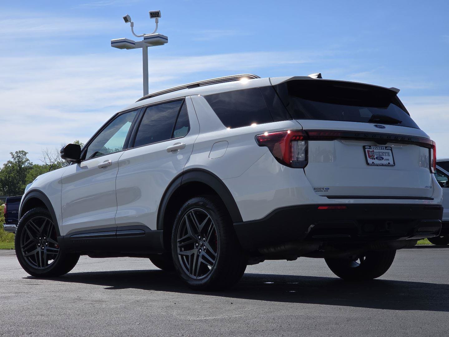 Used 2025 Ford Explorer ST-Line w/ ST-Line Street Pack AWD/4WD image 16
