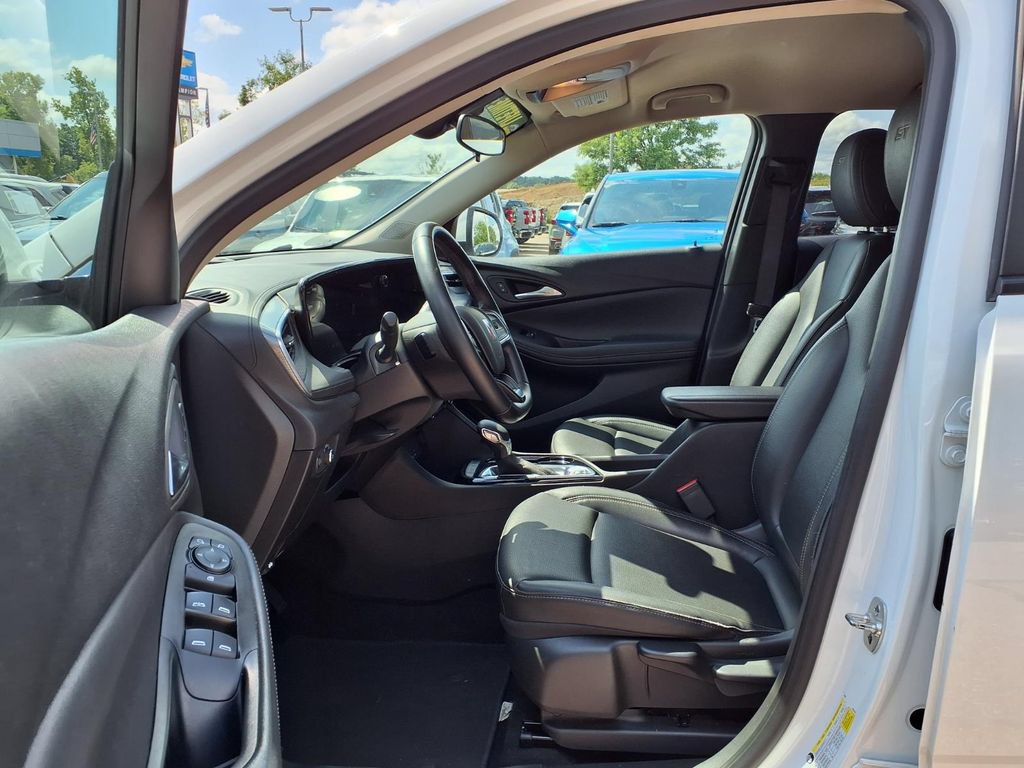 Used 2024 Buick Encore GX Sport Touring FWD image 17