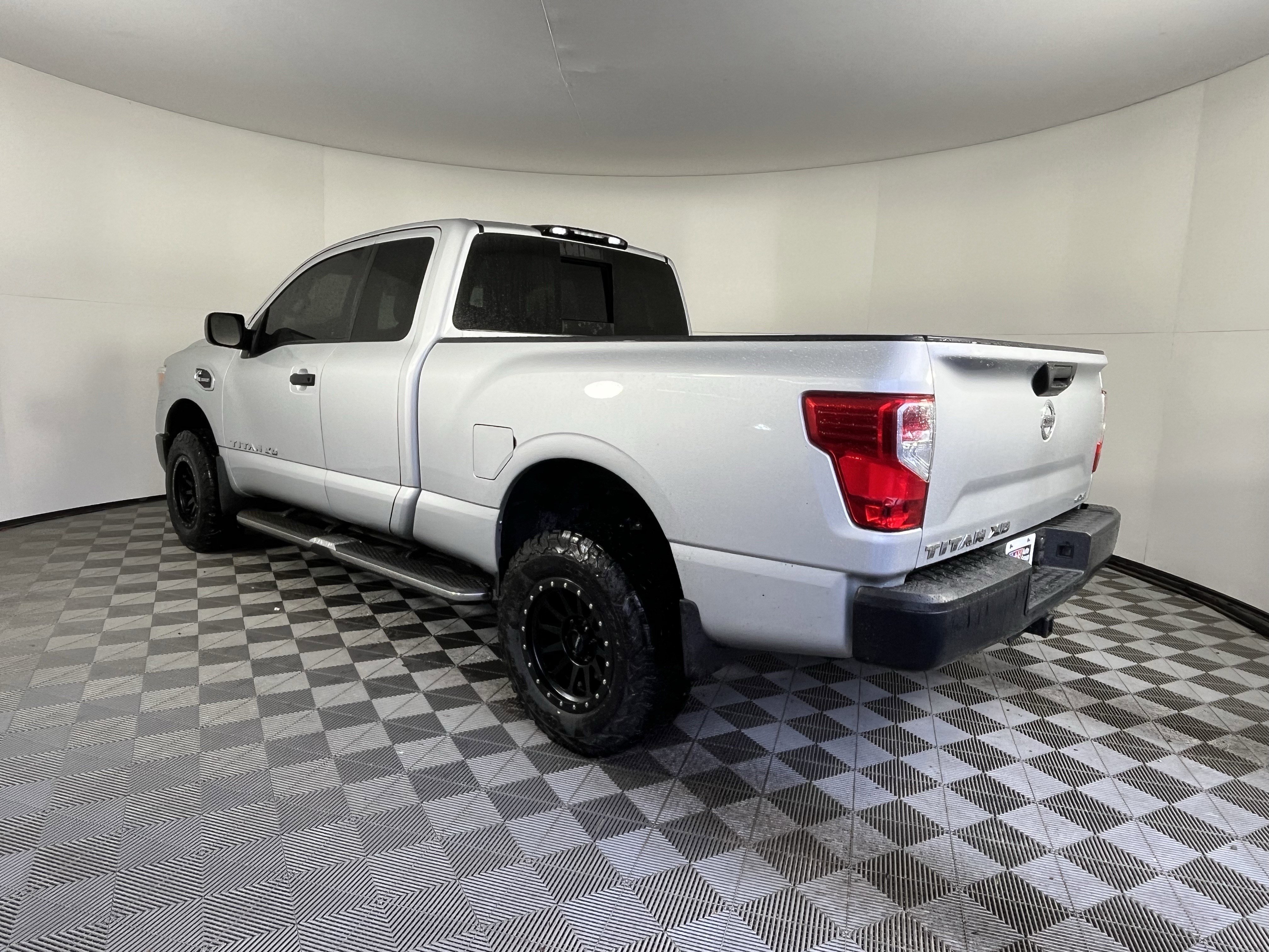 Used 2017 Nissan Titan S image 3