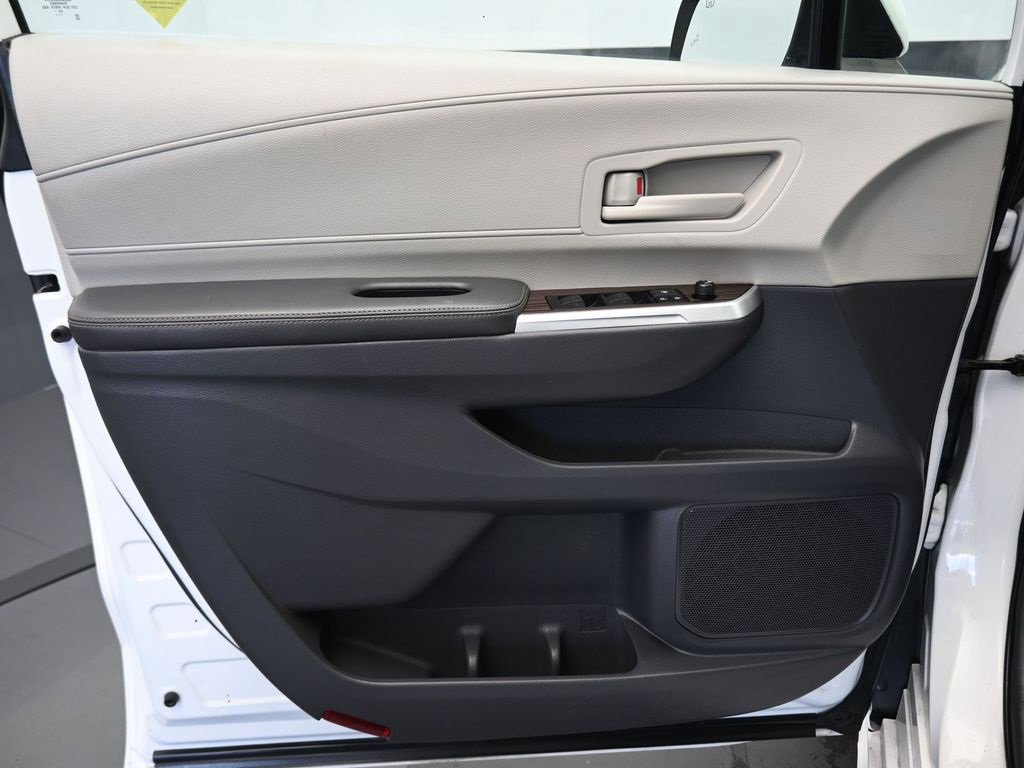 Used 2021 Toyota Sienna LE image 9